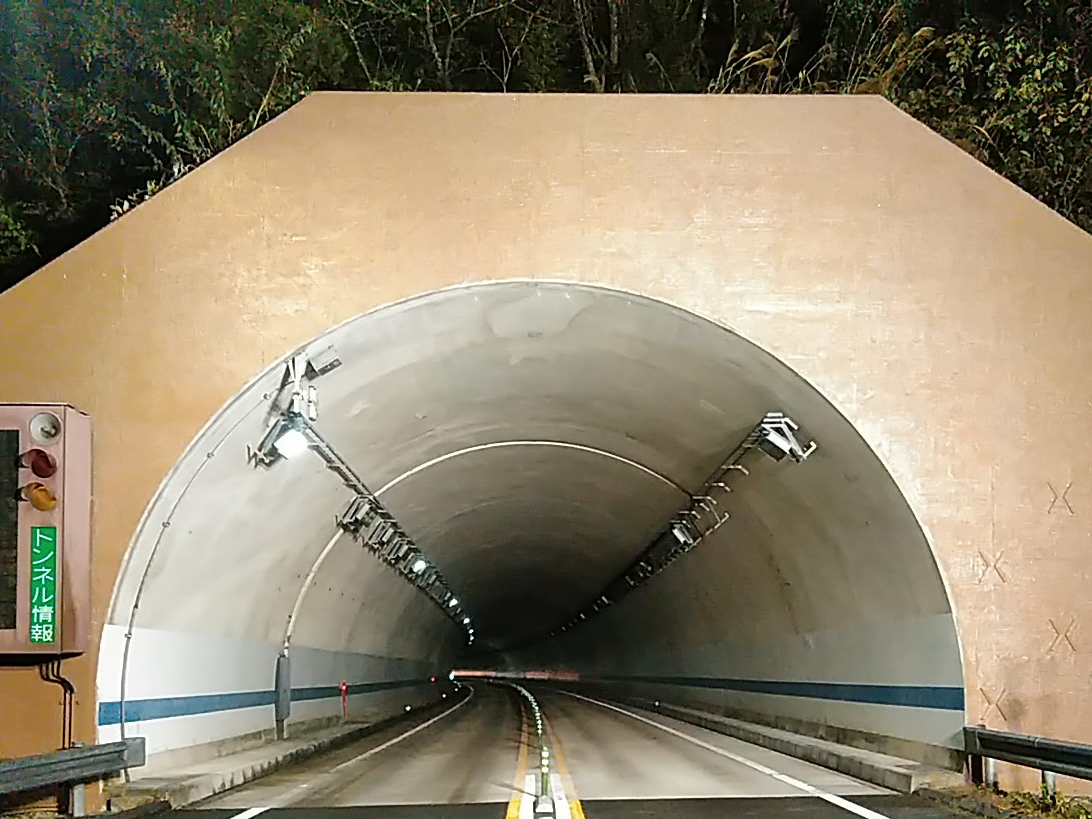京都縦貫自動車道トンネル修繕工事(その4)